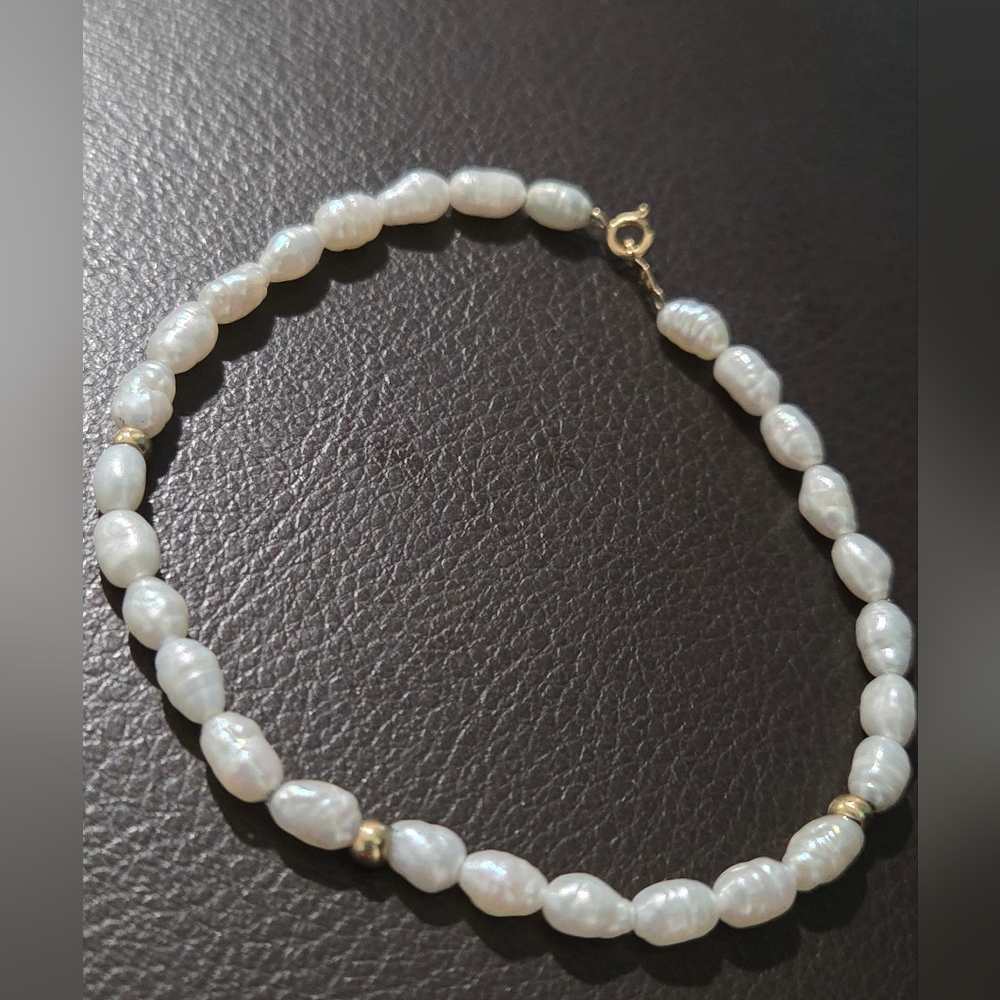 Elegant White Pearl Bracelet